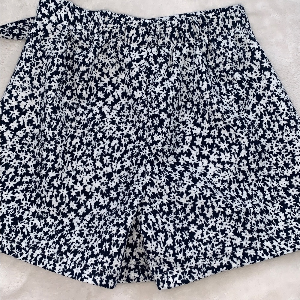 Zara Navy & White Wrap Skort 8 EUC Shorts Elastic Waist - Picture 4 of 9
